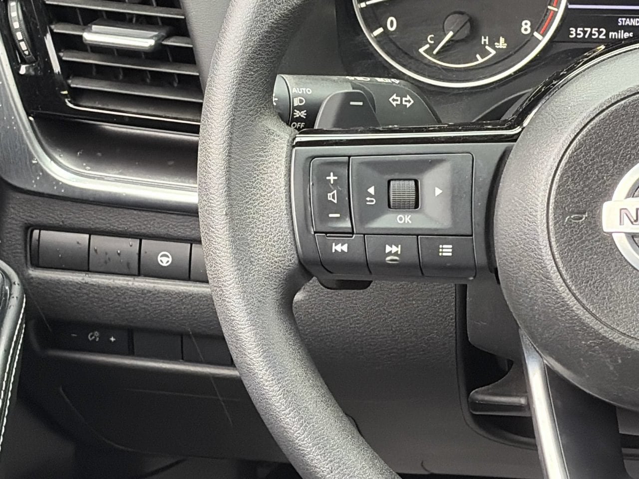 Used 2021 Nissan Rogue SV FWD image 22