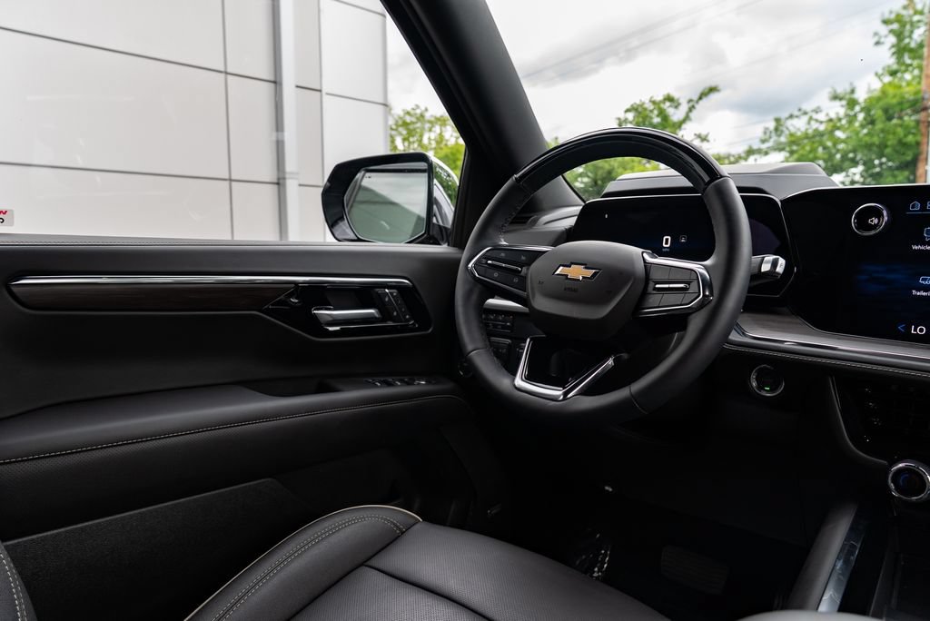 Used 2026 Chevrolet Tahoe Premier AWD/4WD image 12