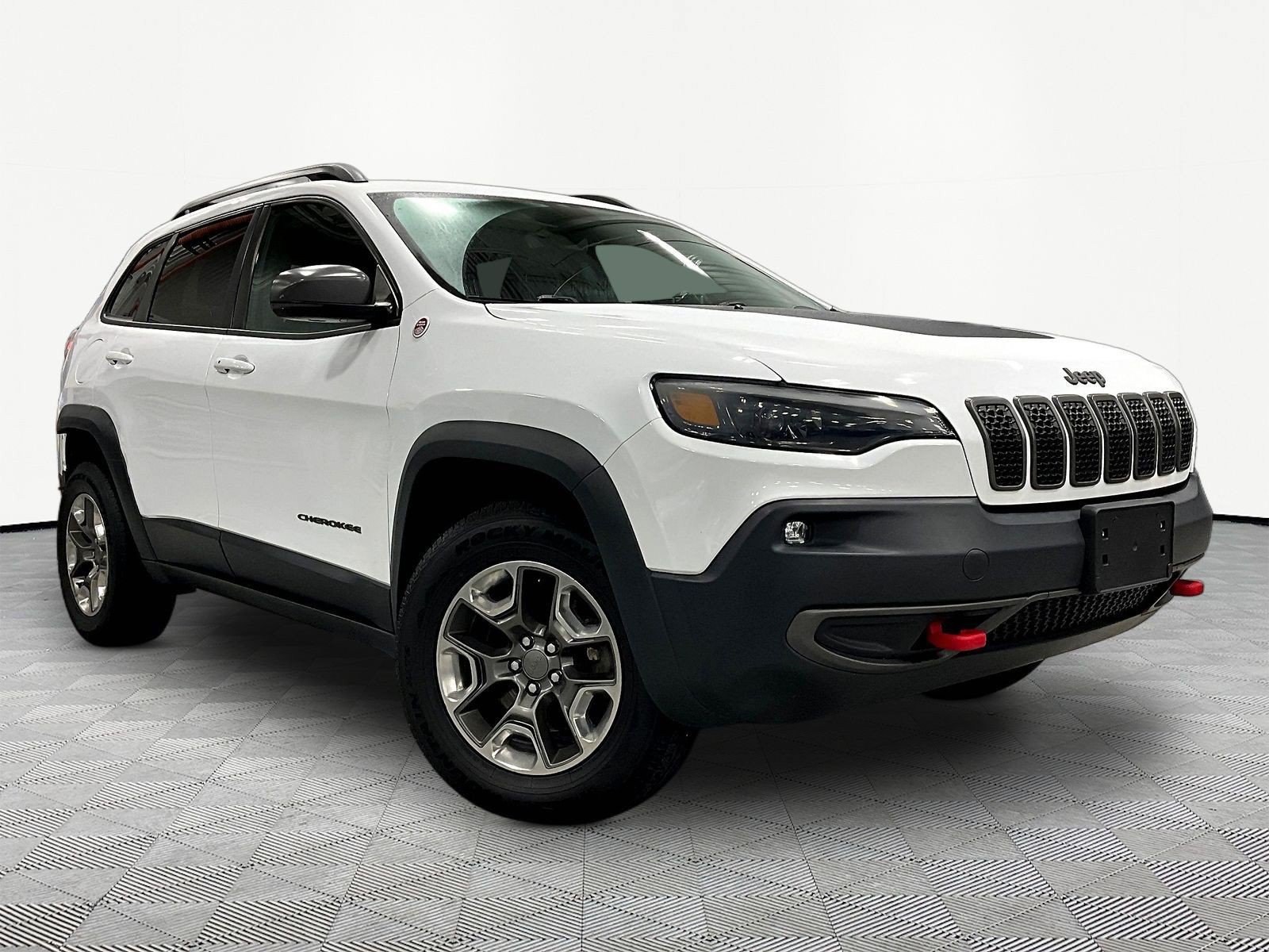 Used 2019 Jeep Cherokee Trailhawk AWD/4WD image 3