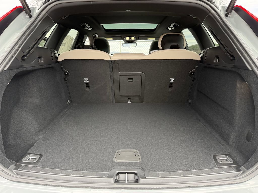 New 2026 Volvo XC60 B5 Core w/ Climate Package image 12