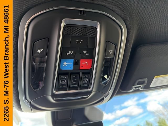 New 2026 Jeep Grand Cherokee L Limited w/ Luxury Tech Group II AWD/4WD image 36