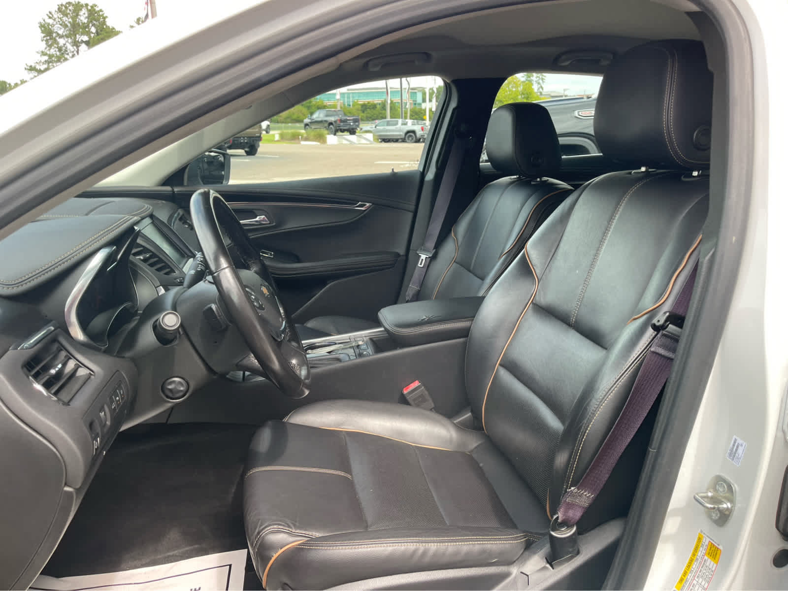 Used 2017 Chevrolet Impala Premier w/ Enhanced Convenience Package FWD image 12