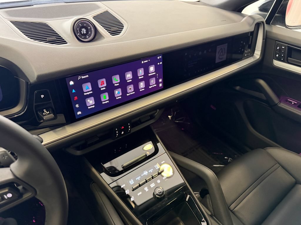 Certified 2025 Porsche Cayenne E-Hybrid Coupe AWD/4WD image 18