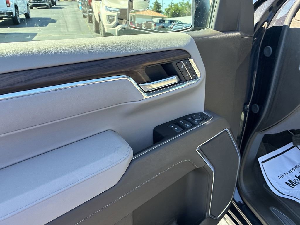 Used 2025 GMC Sierra 1500 SLT AWD/4WD image 13