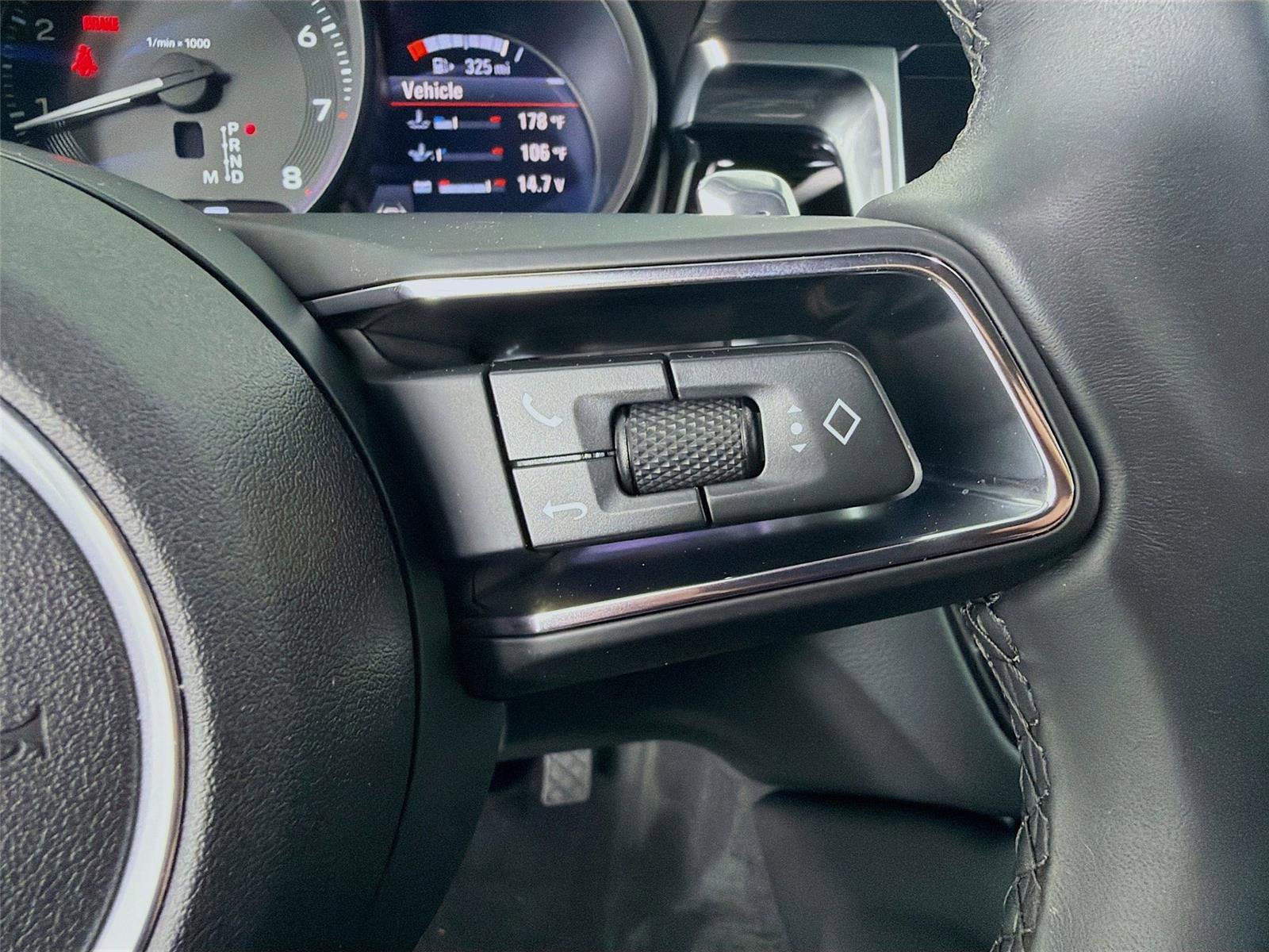 Certified 2025 Porsche Macan AWD/4WD image 14