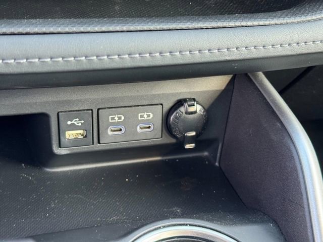 Used 2022 Toyota Highlander XLE image 27