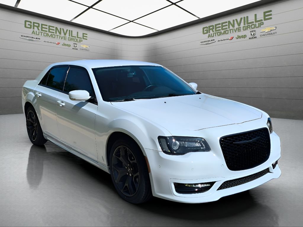 Used 2022 Chrysler 300 Touring L RWD image 7