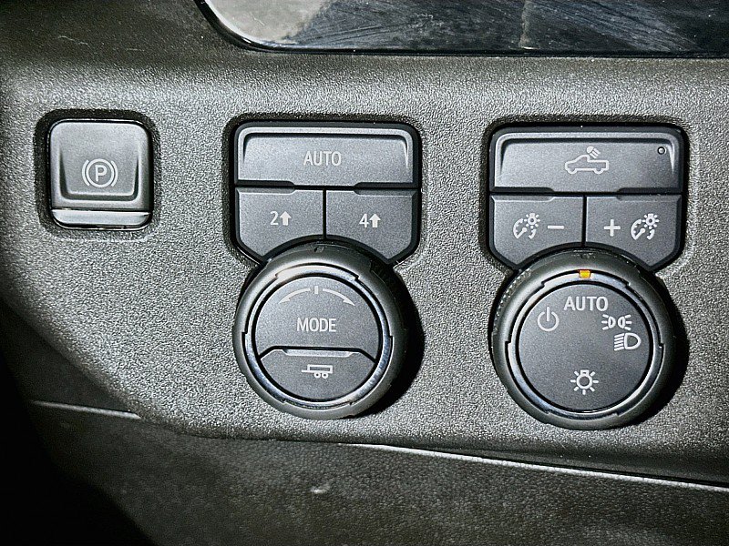 Used 2024 Chevrolet Silverado 1500 LT AWD/4WD image 10