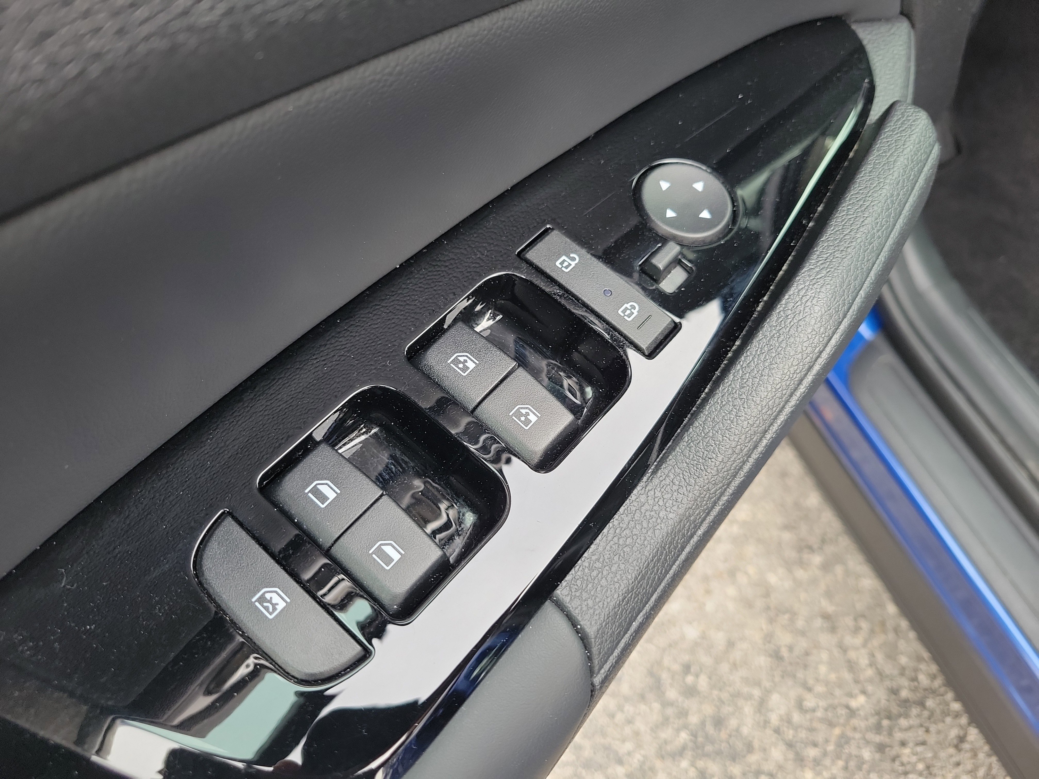 Certified 2025 Kia Sportage SX image 23