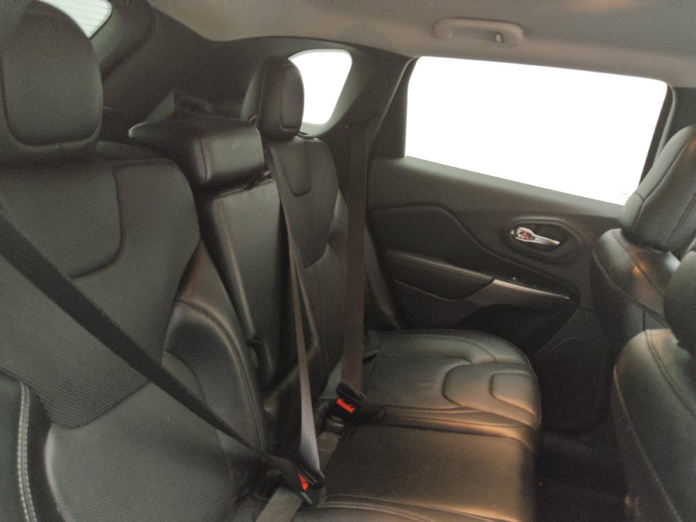 Used 2019 Jeep Cherokee Limited FWD image 19