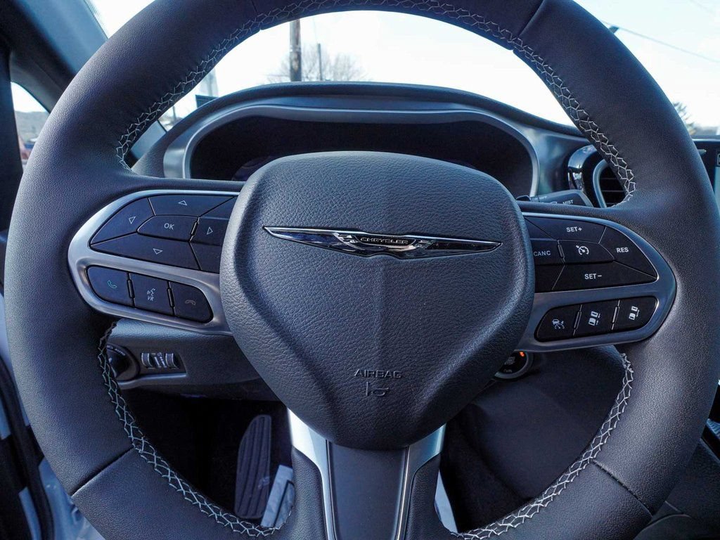 New 2026 Chrysler Pacifica Select FWD image 29
