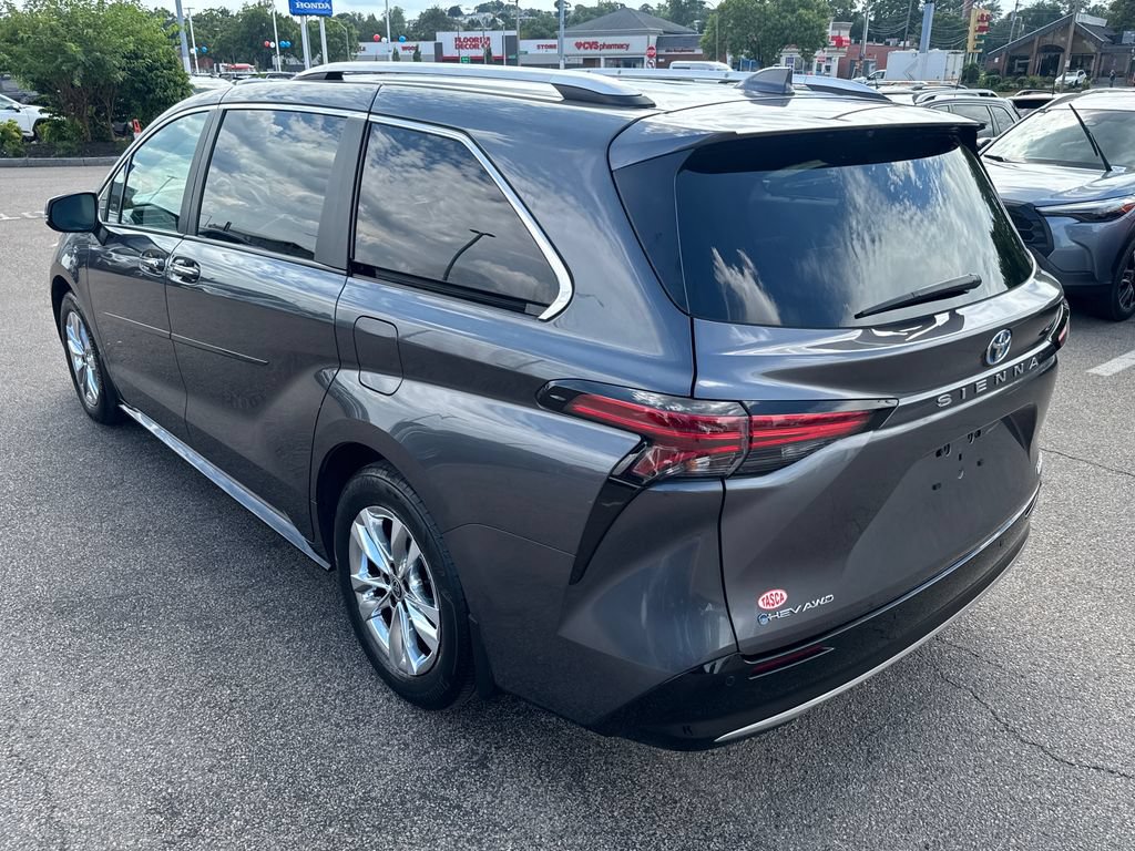 Used 2025 Toyota Sienna Limited AWD/4WD image 5