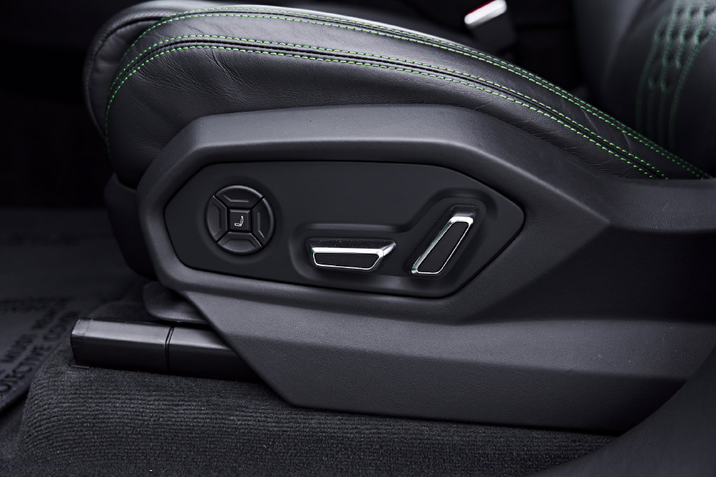 Used 2023 Lamborghini Urus Performante AWD/4WD image 65