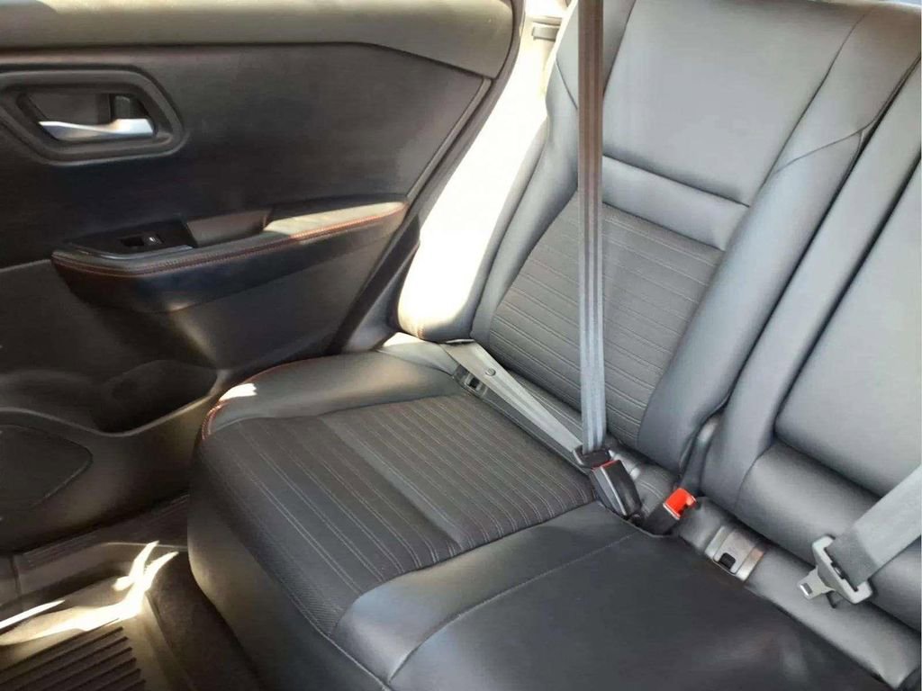 Used 2025 Nissan Rogue SV image 17