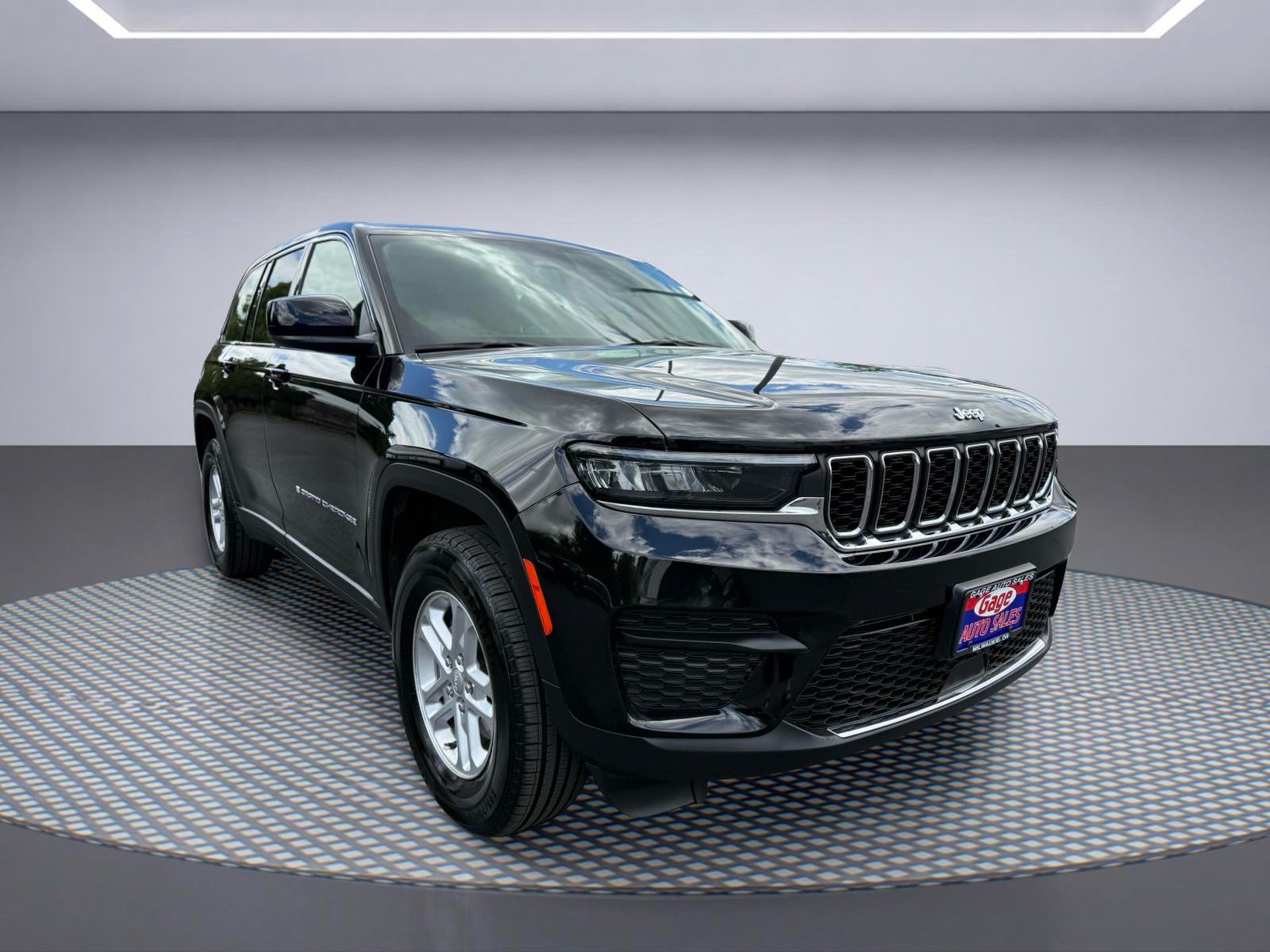 Used 2023 Jeep Grand Cherokee Laredo AWD/4WD image 11