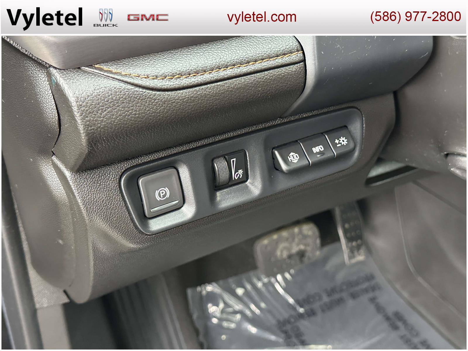 Used 2023 GMC Acadia AT4 w/ Technology Package image 22