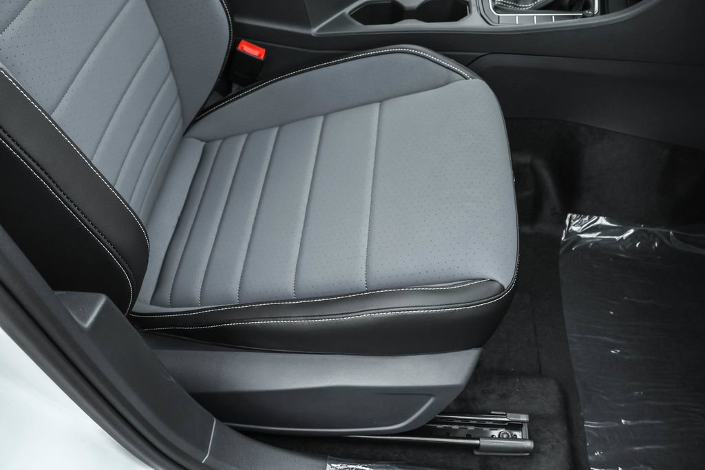 Used 2026 Volkswagen Jetta SE FWD image 36