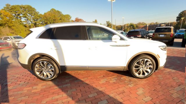 Used 2022 Lincoln Nautilus Reserve AWD/4WD image 2