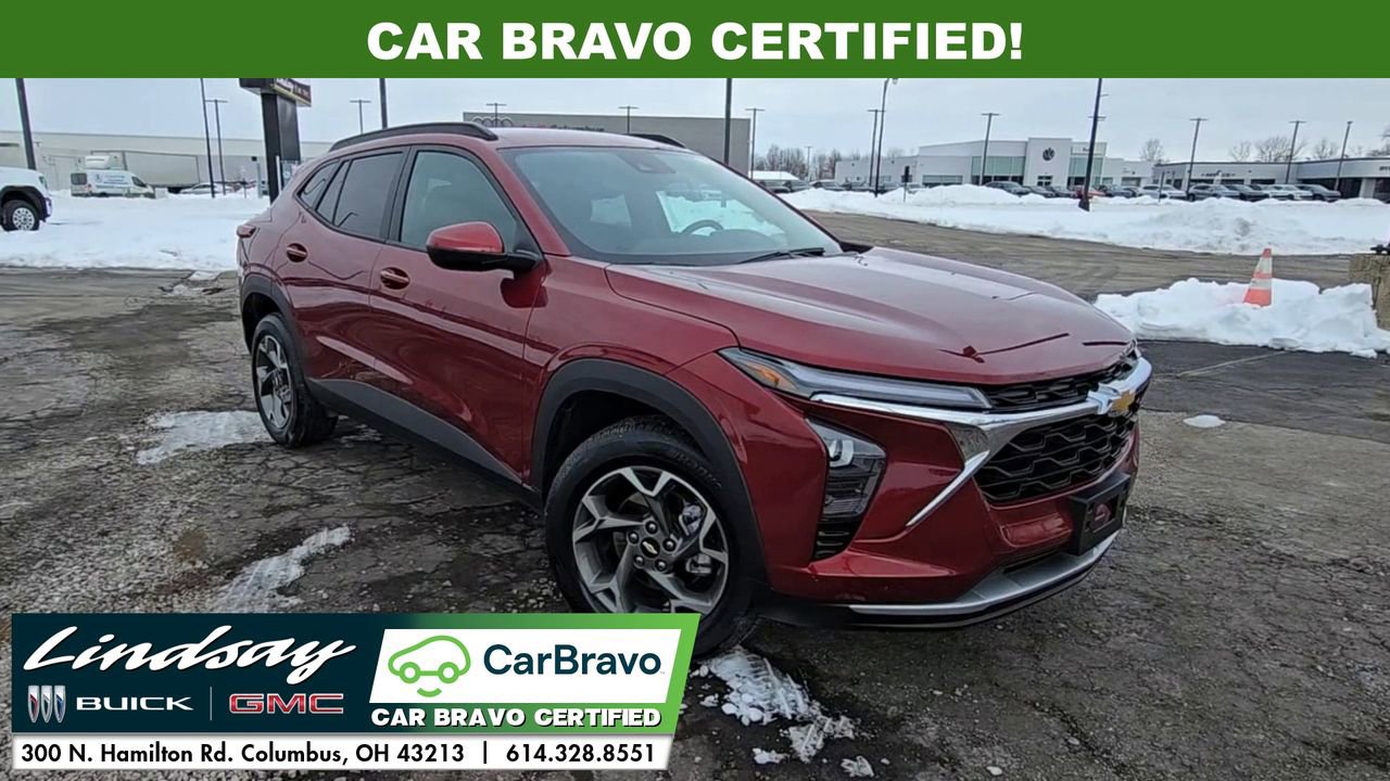 Used 2025 Chevrolet Trax LT w/ LT Convenience Package image 2