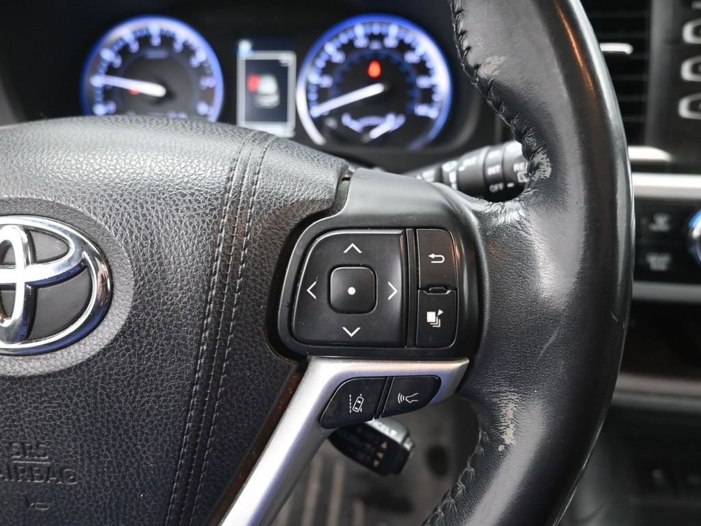 Used 2017 Toyota Highlander XLE image 7