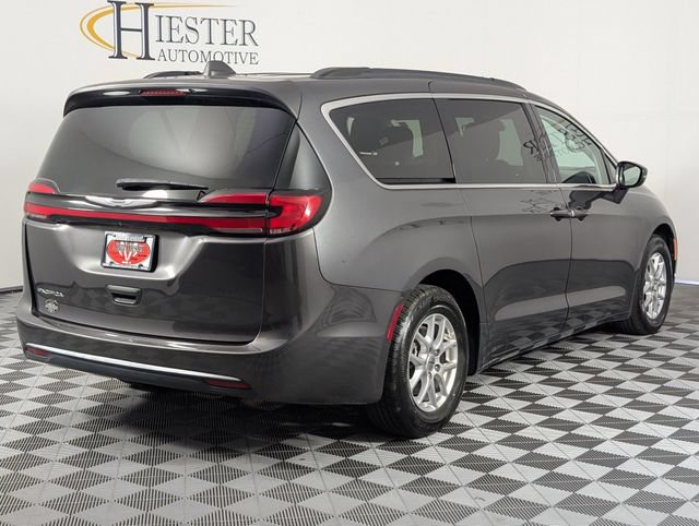 Used 2022 Chrysler Pacifica Touring-L FWD image 7