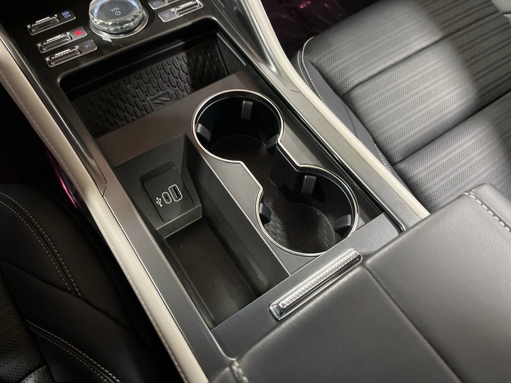 Used 2025 Lincoln Nautilus Reserve image 37