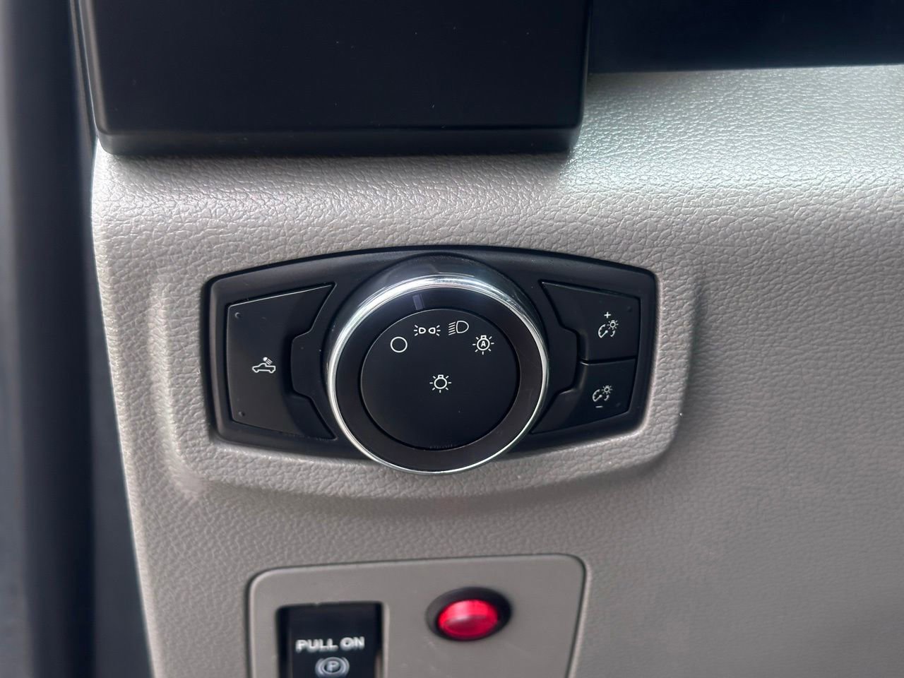 Used 2019 Ford F150 XL w/ Equipment Group 101A Mid RWD image 16