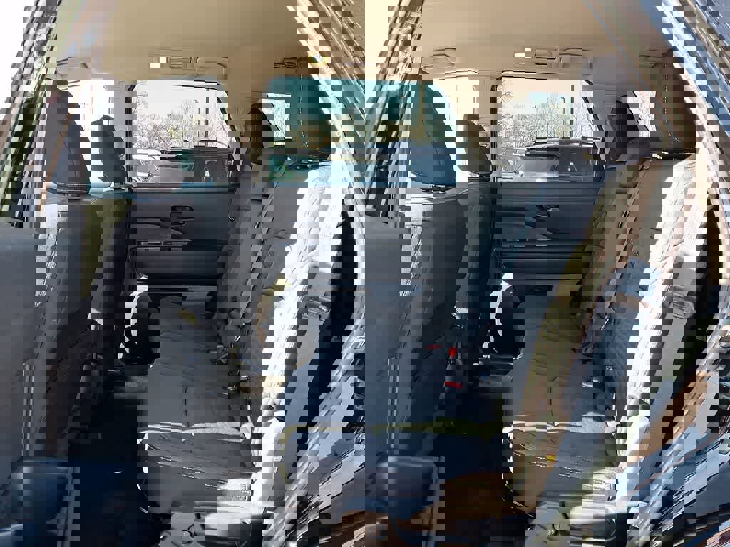 Used 2024 Nissan Pathfinder SV image 10