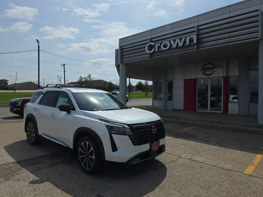 New 2026 Nissan Pathfinder Platinum AWD/4WD image 1