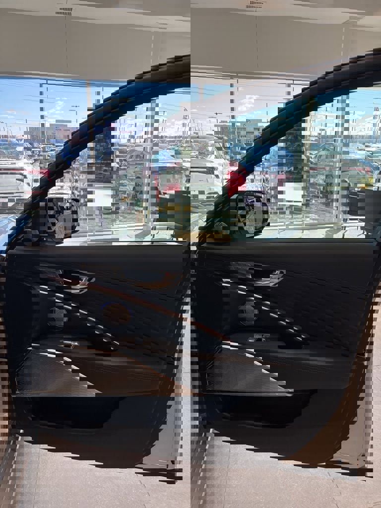 Used 2020 Kia K900 Luxury image 27