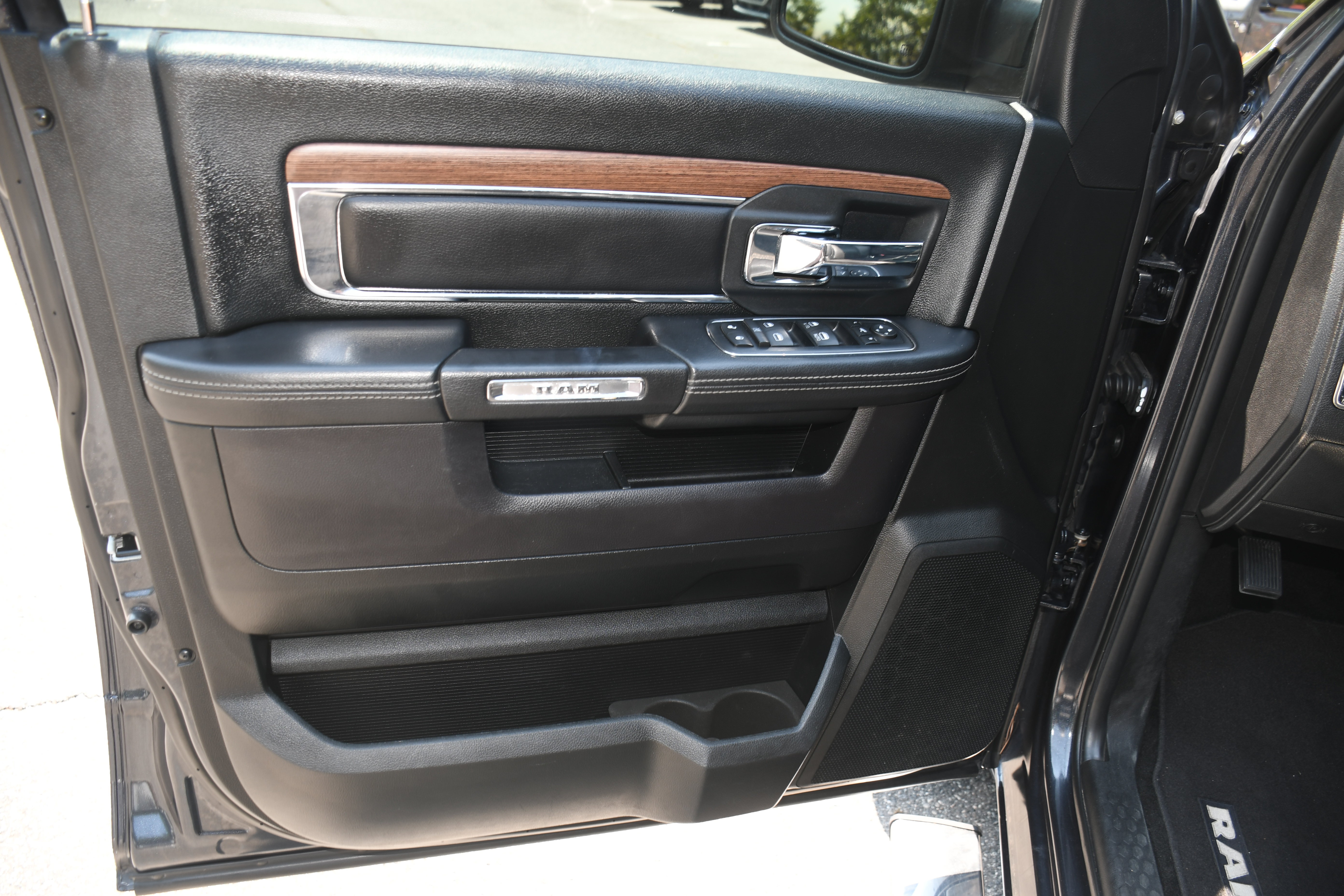 Used 2016 RAM 1500 Laramie w/ Convenience Group RWD image 7