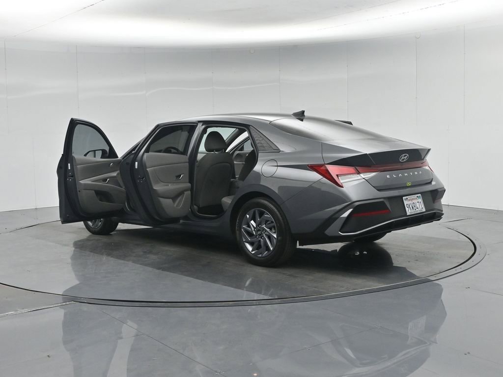 Used 2024 Hyundai Elantra SEL image 7