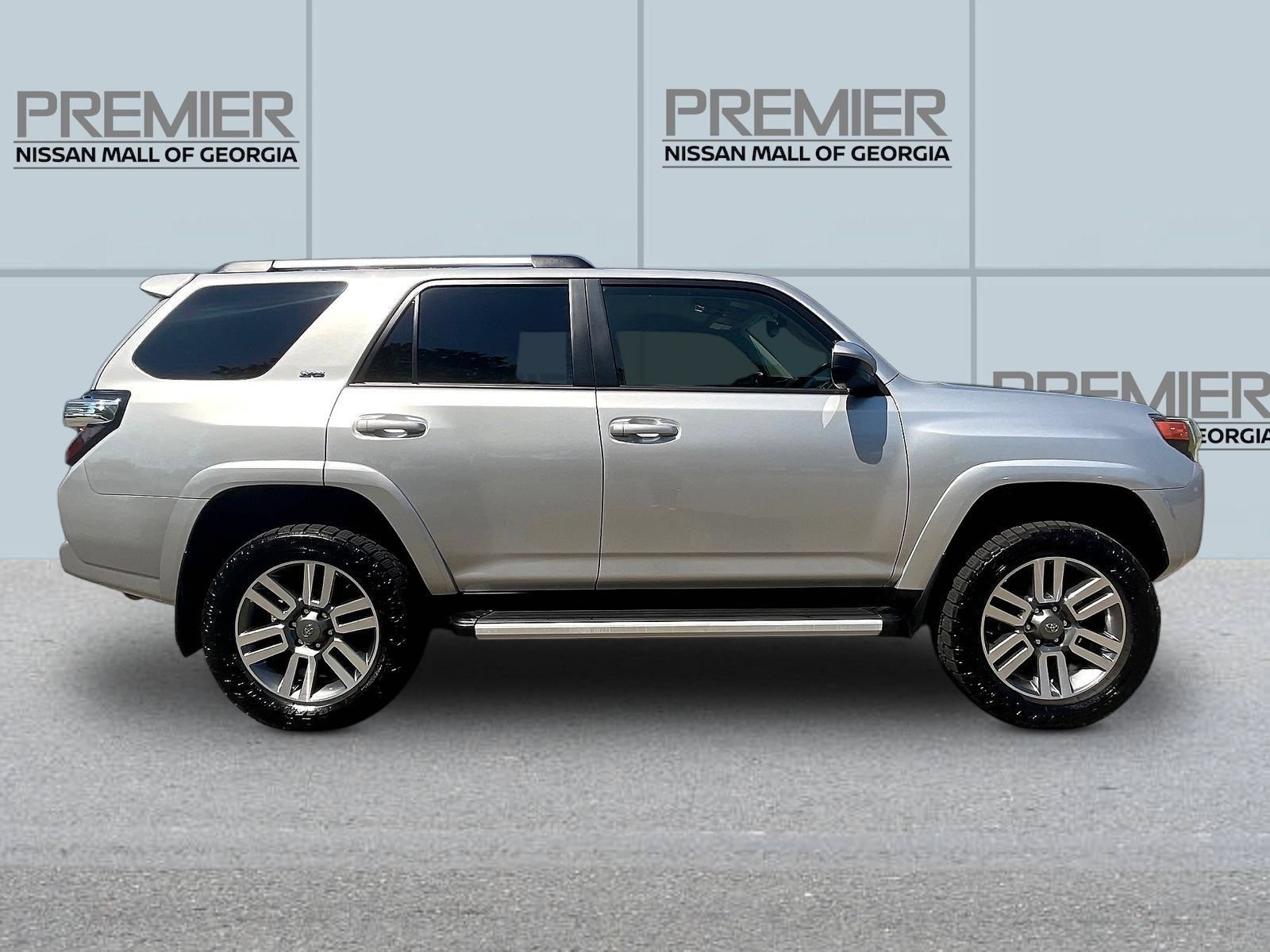 Used 2024 Toyota 4Runner SR5 AWD/4WD image 8