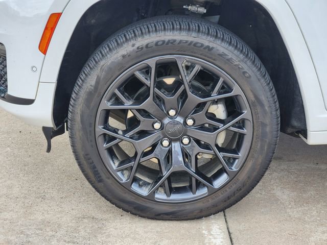Used 2025 Jeep Grand Cherokee L Summit w/ Obsidian Package AWD/4WD image 10