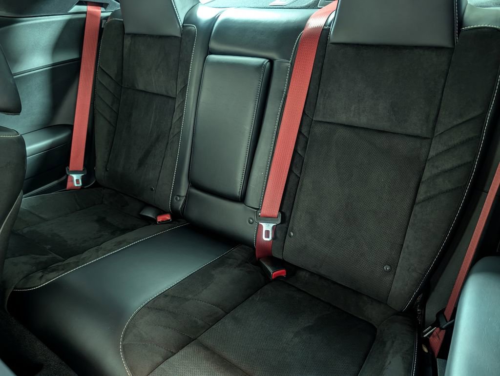 Used 2015 Dodge Challenger SRT w/ Technology Group image 16
