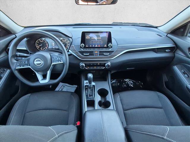 Used 2025 Nissan Altima 2.5 SV FWD image 18