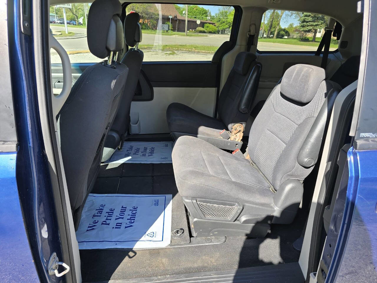 Used 2010 Dodge Grand Caravan SE image 13