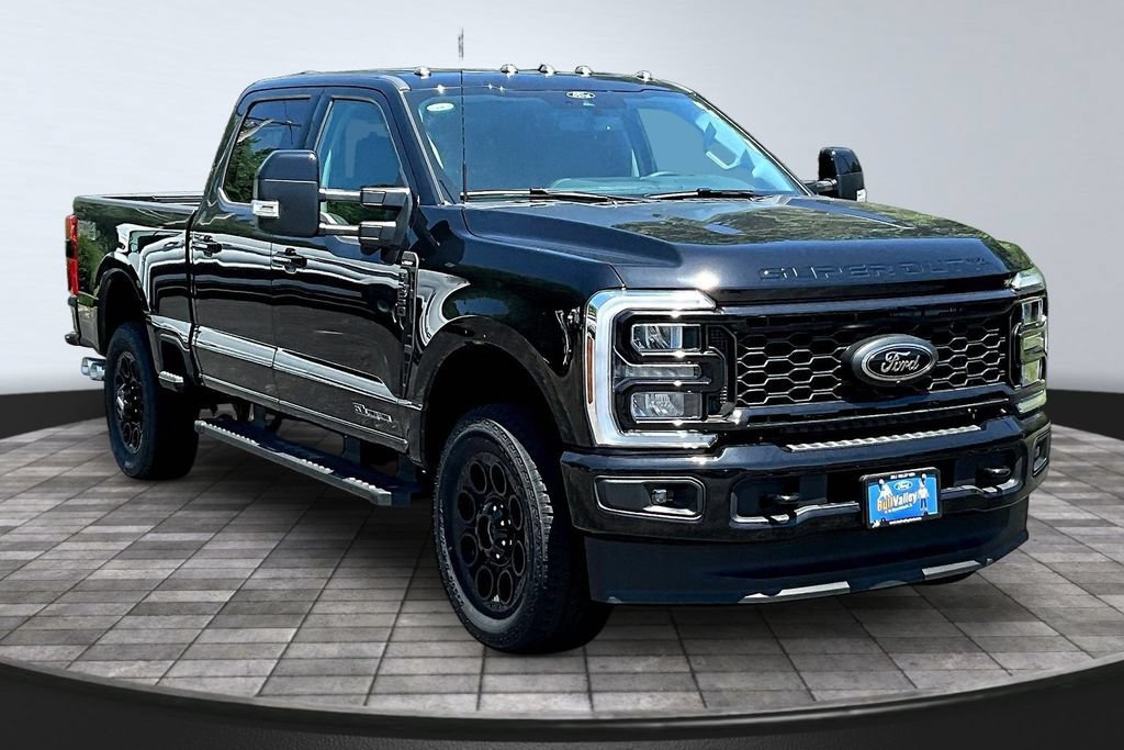 New 2026 Ford F250 Lariat w/ Black Appearance Package