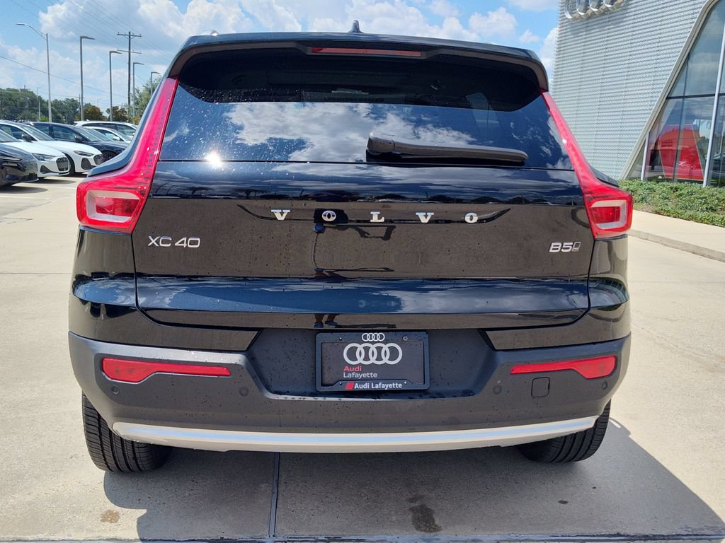 Used 2025 Volvo XC40 B5 Plus AWD/4WD image 7