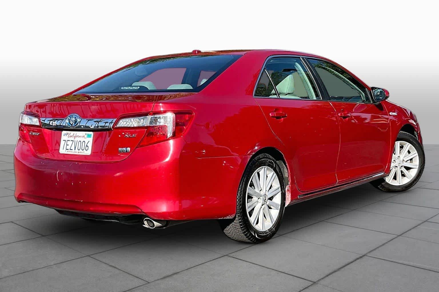 Used 2014 Toyota Camry XLE w/ Leather Package FWD image 12