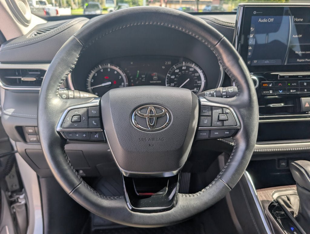 Certified 2021 Toyota Highlander Platinum AWD/4WD image 16