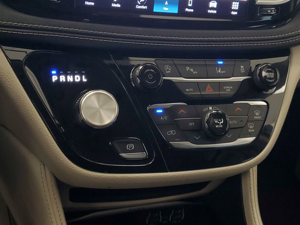 Used 2023 Chrysler Pacifica Limited FWD image 21