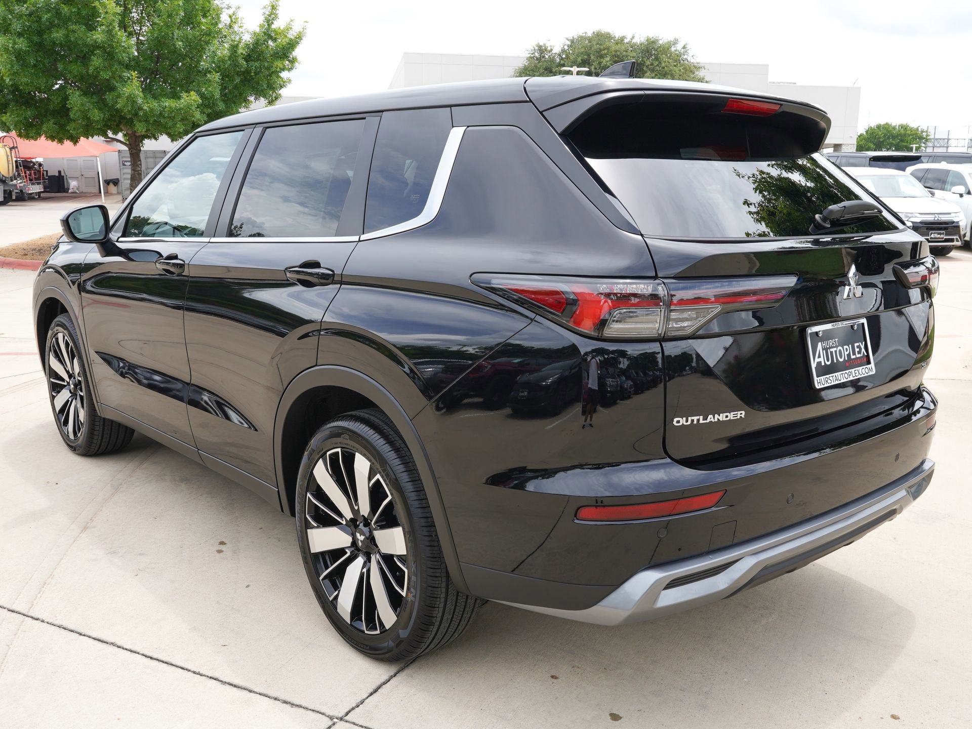 New 2026 Mitsubishi Outlander SE FWD image 5