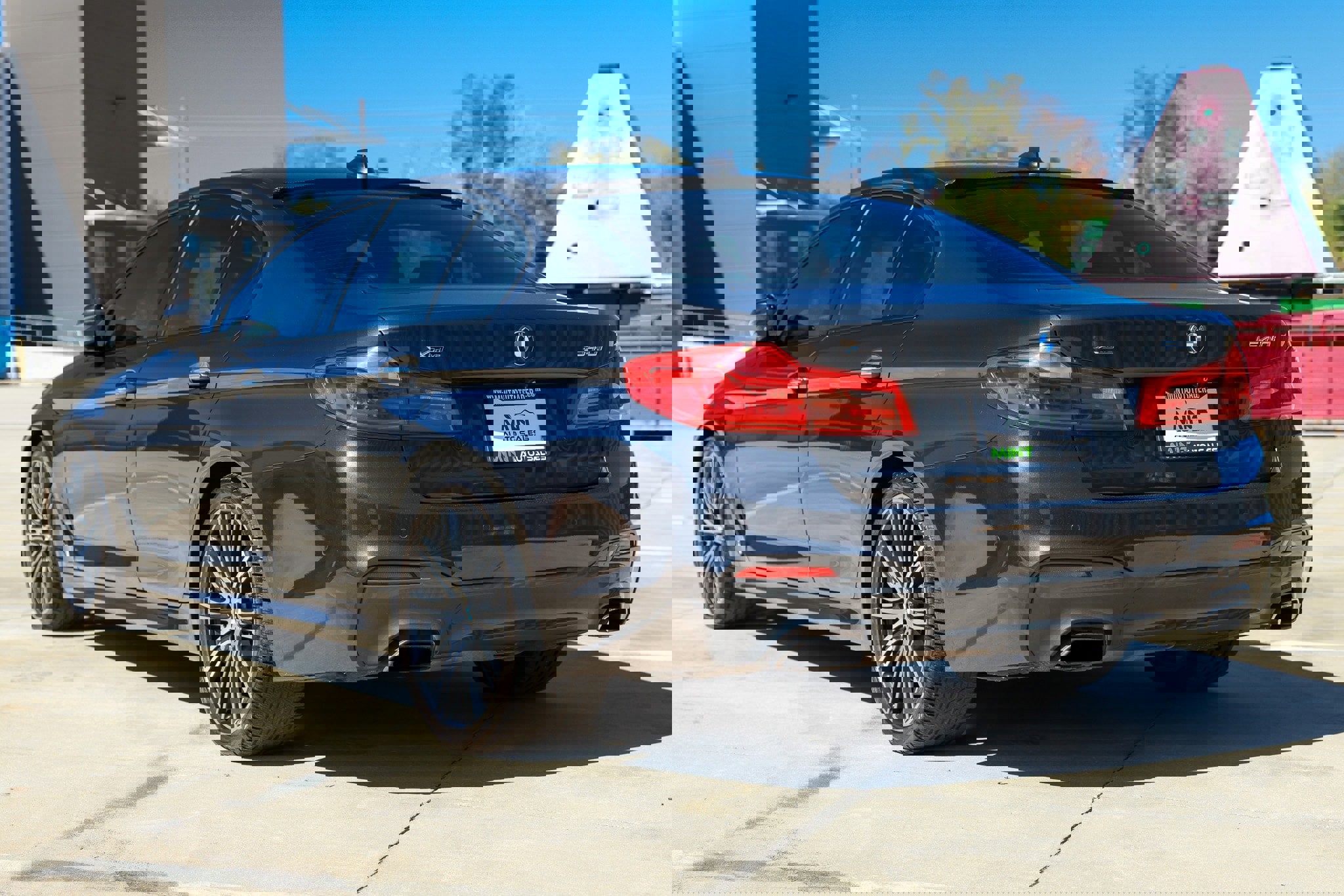 Used 2017 BMW 540i xDrive image 10