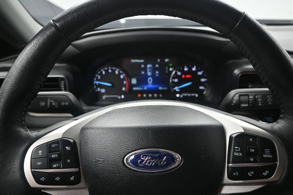 Used 2024 Ford Explorer Limited w/ Equipment Group 301A AWD/4WD image 15