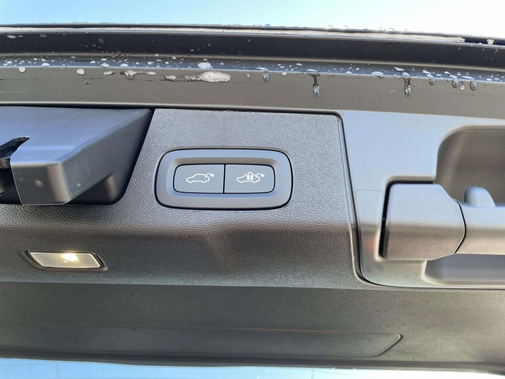 New 2026 Volvo XC60 B5 Ultra w/ Protection Package Premier image 29