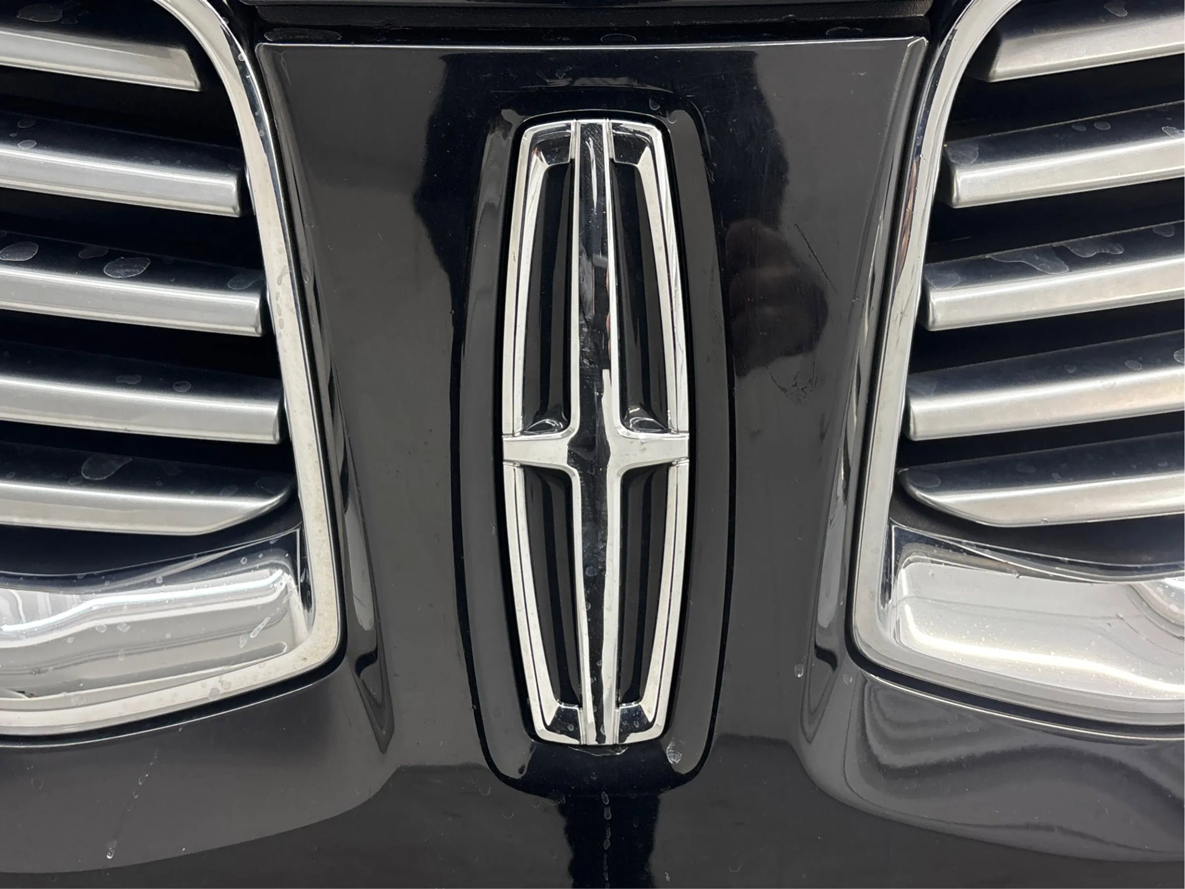 Used 2018 Lincoln MKX Reserve w/ Lincoln MKX Climate Package image 36