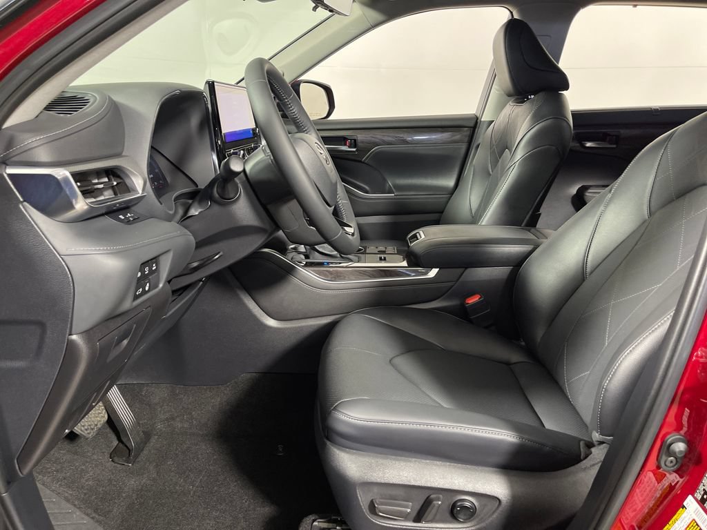 Certified 2026 Toyota Highlander Platinum AWD/4WD image 12