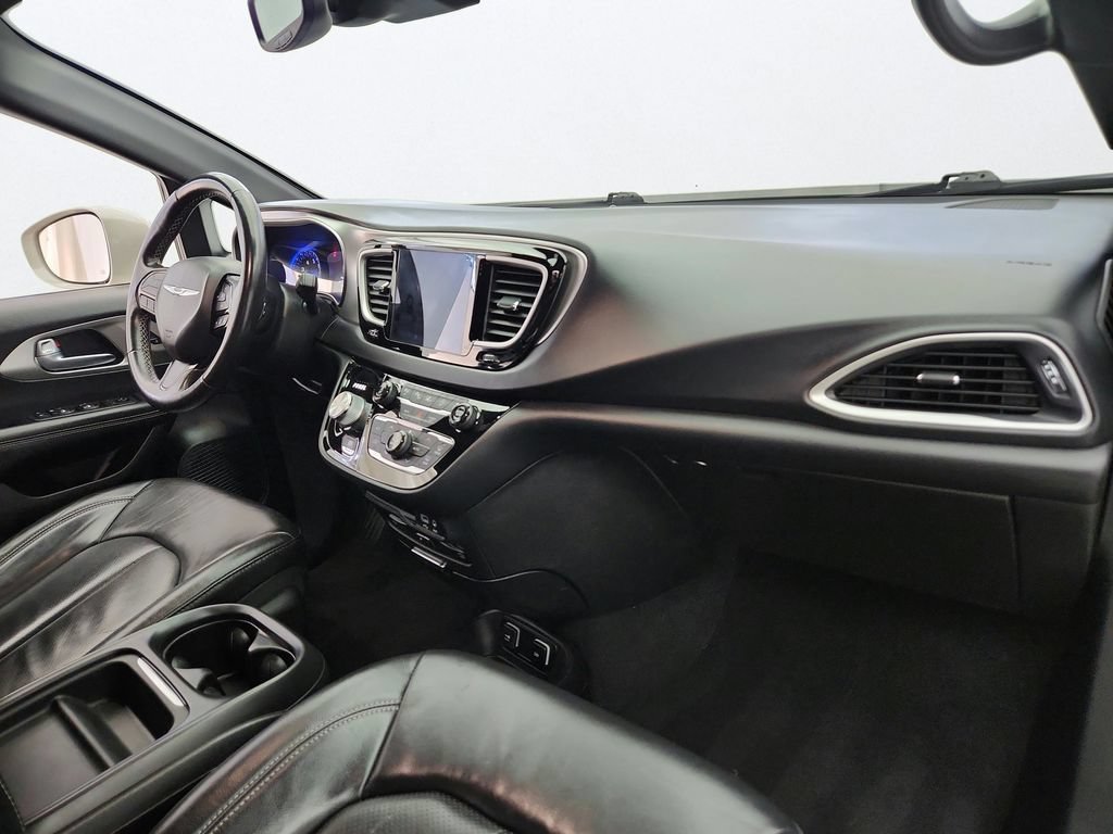 Used 2020 Chrysler Pacifica Touring-L w/ Advanced Safetytec Group AWD/4WD image 29