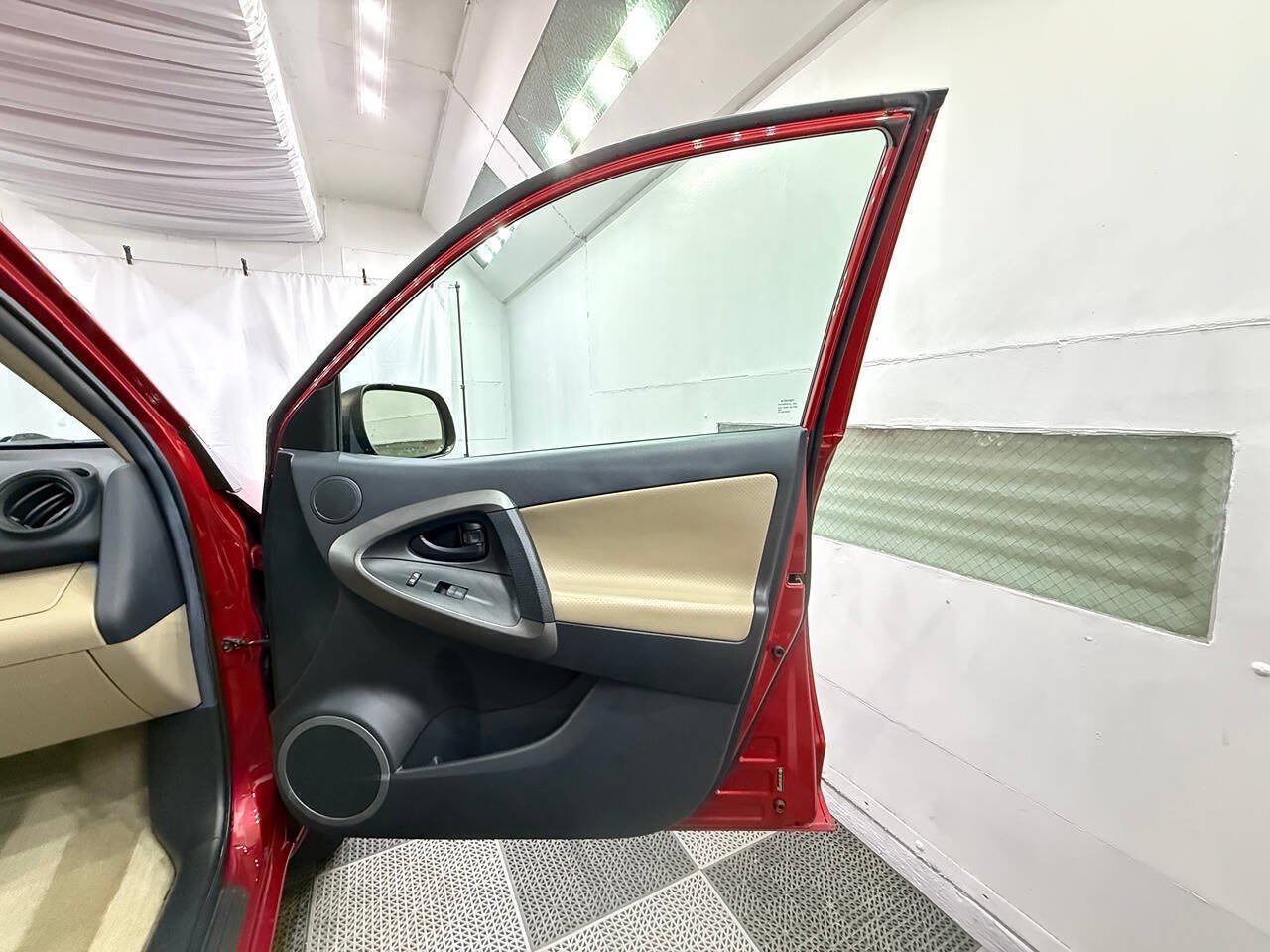 Used 2012 Toyota RAV4 Limited w/ Premium Plus Value Pkg AWD/4WD image 26